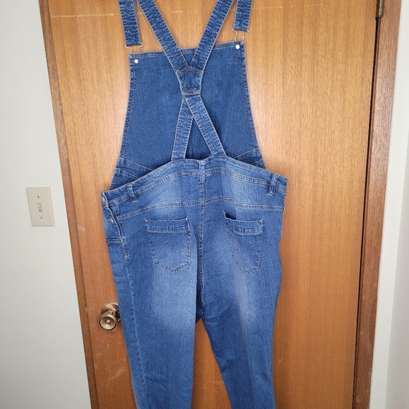 Maternity Overalls - Picture 3 of 4